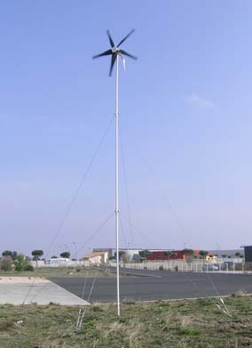 kleine horizontale Windenergieanlage, 10kW Nennleistung, Landhof, Gittermast
